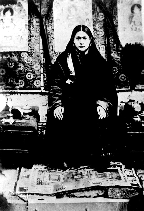 image of dudjom rinpoche with long hair