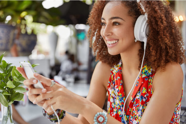 audio listen woman